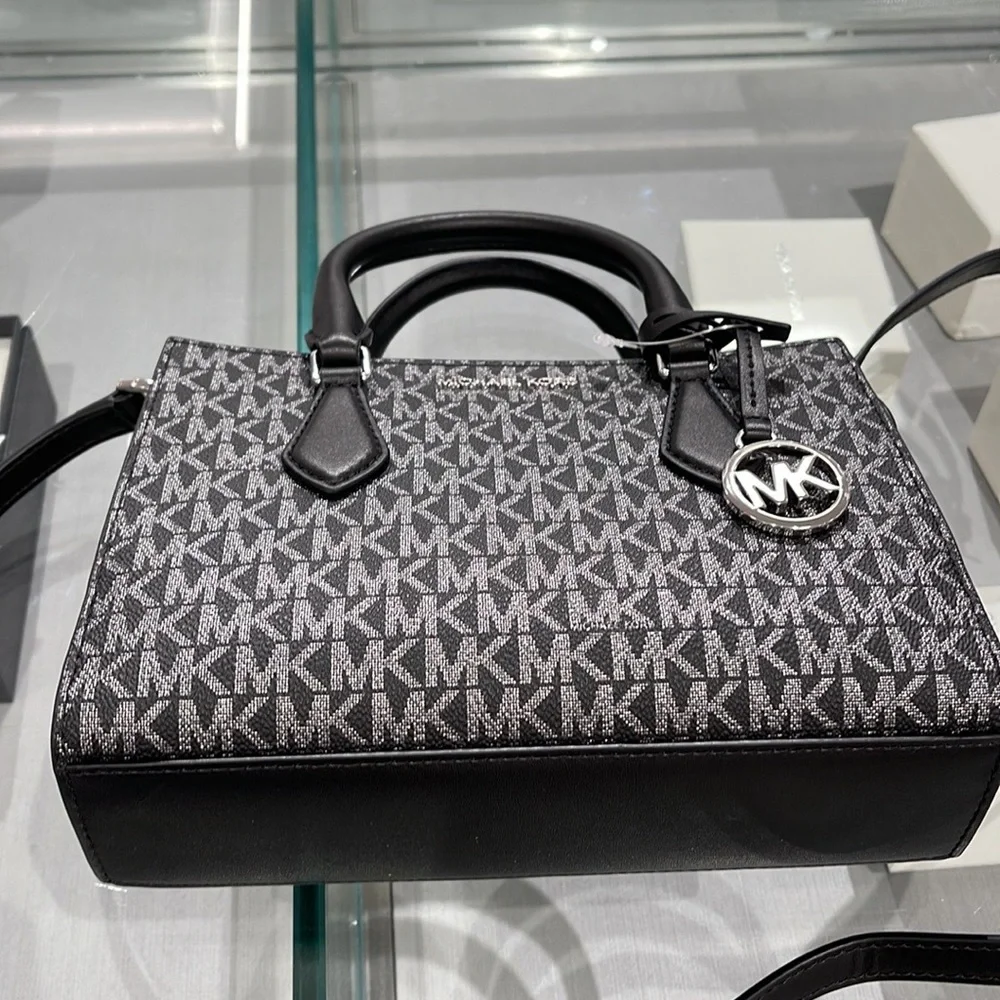 MICHAEL KORS
Sheila Small Faux Saffiano Leather Satchel
Black/Silver
NWT - Picture 11 of 16